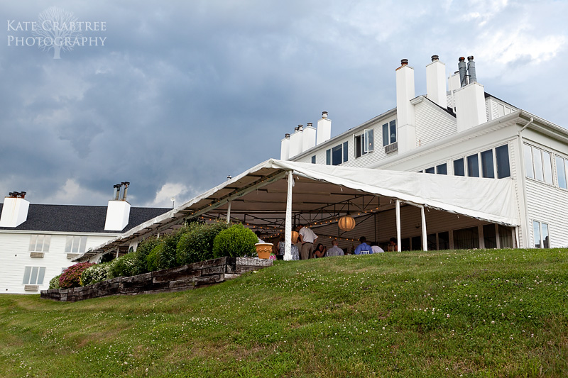 Maine wedding photographer Kate Crabtree photographed a wedding at the Lucerne Inn