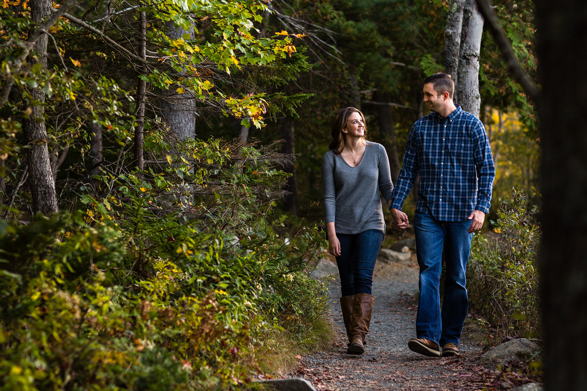 Jaimie and Cory stroll at their engagement session in Acadia National Park