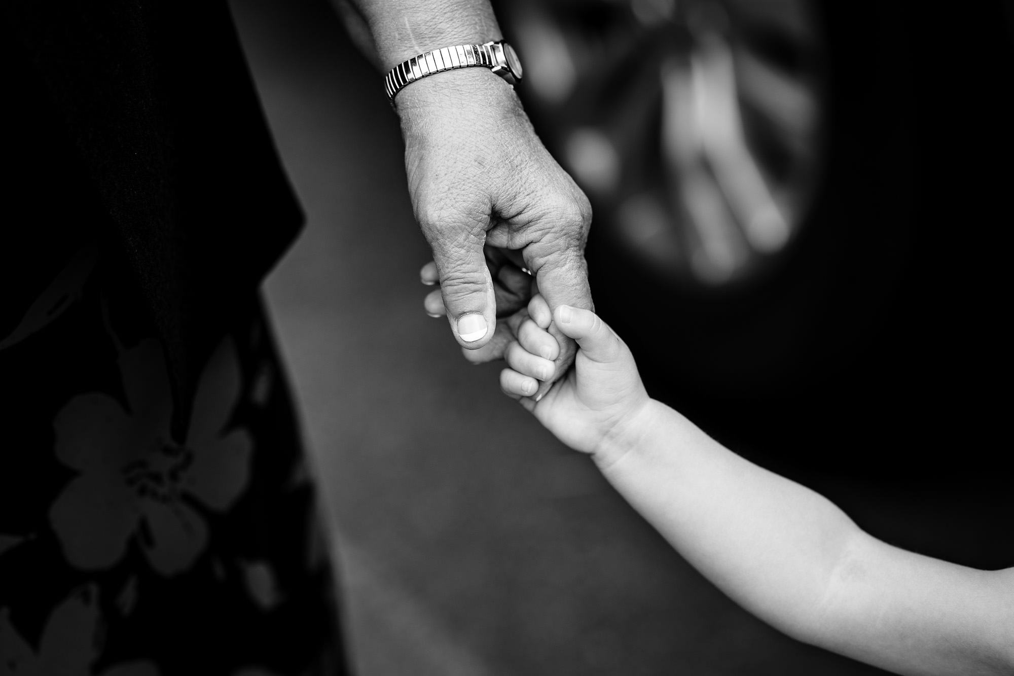 The couple's child holds her family's hands