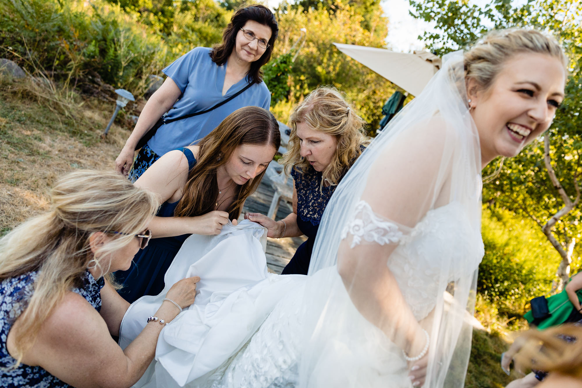 A cocktail hour at a Maine island wedding