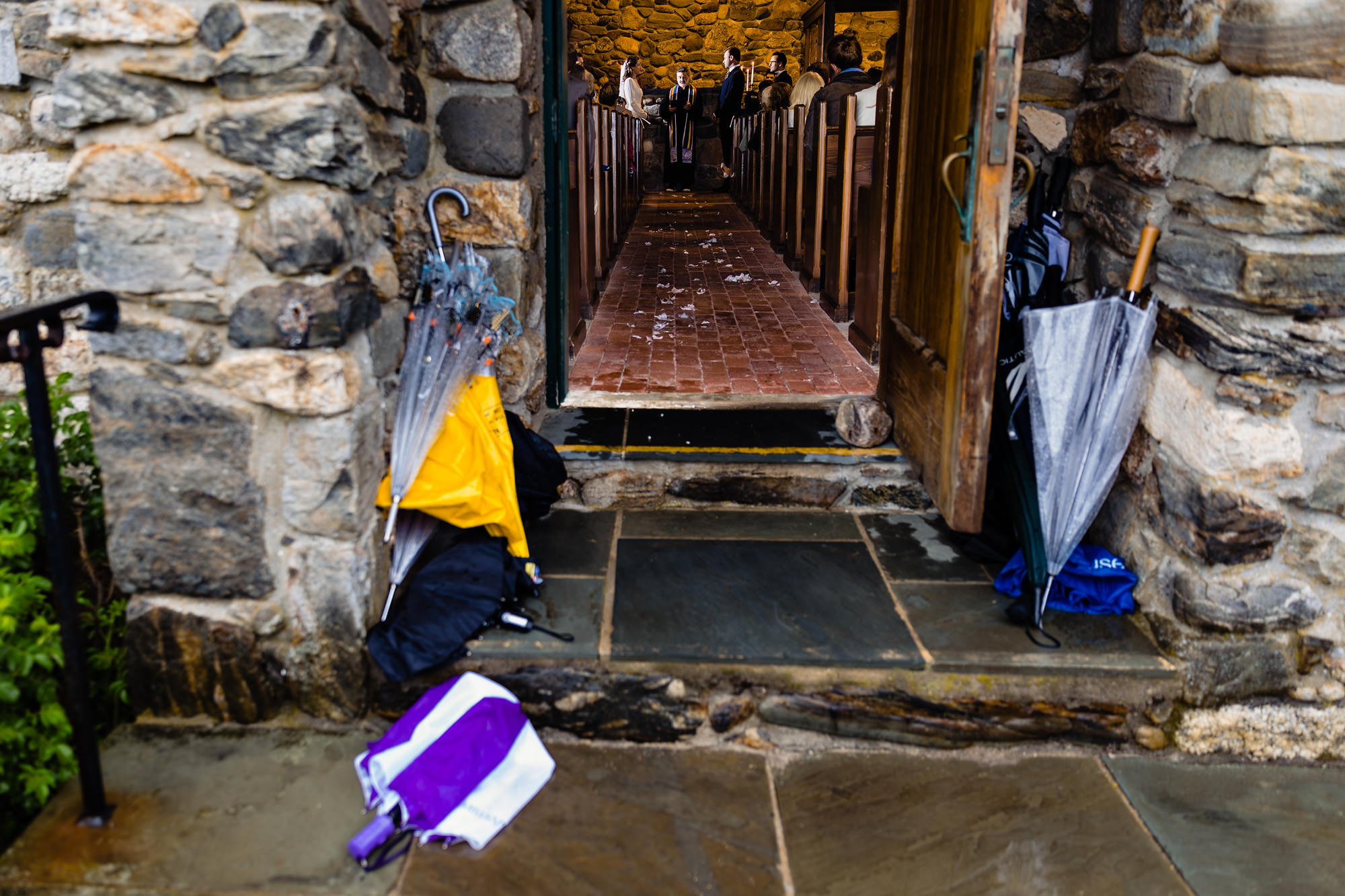 A rainy Wilson Memorial Chapel wedding ceremony.
